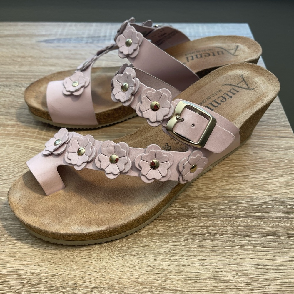 Leather 3D floral wedge - Picture 2 of 5